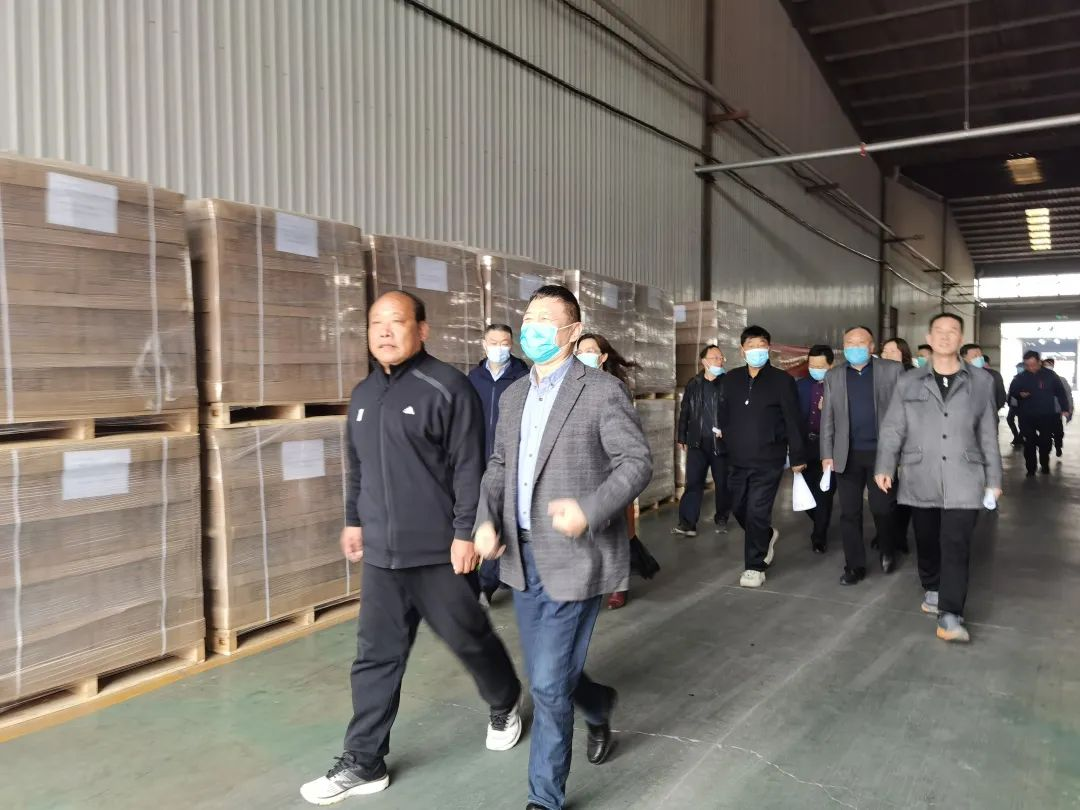 區(qū)人大常委會副主任、社會建設委主任委員劉全忠同志一行蒞臨曜暉集團調研指導工作