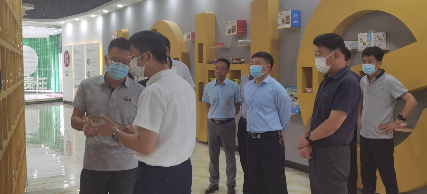 區委書記王慶一行蒞臨曜暉集團督導企業安全生產工作