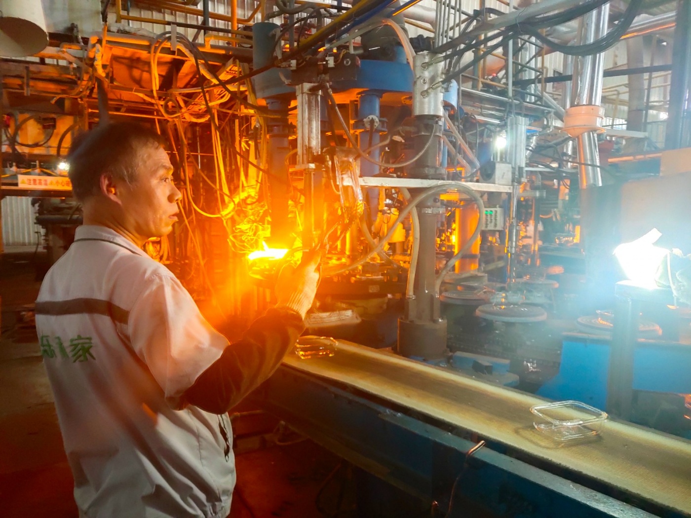 戰(zhàn)高溫,斗酷暑,曜暉人經(jīng)得住“烤”驗